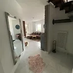 Charmante Maisonette-wohnung Im Herzen Von דירה